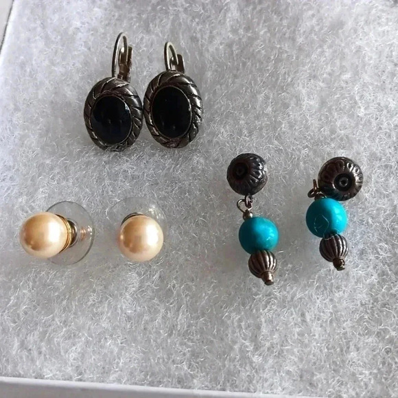 None Jewelry - Pierced earring assortment